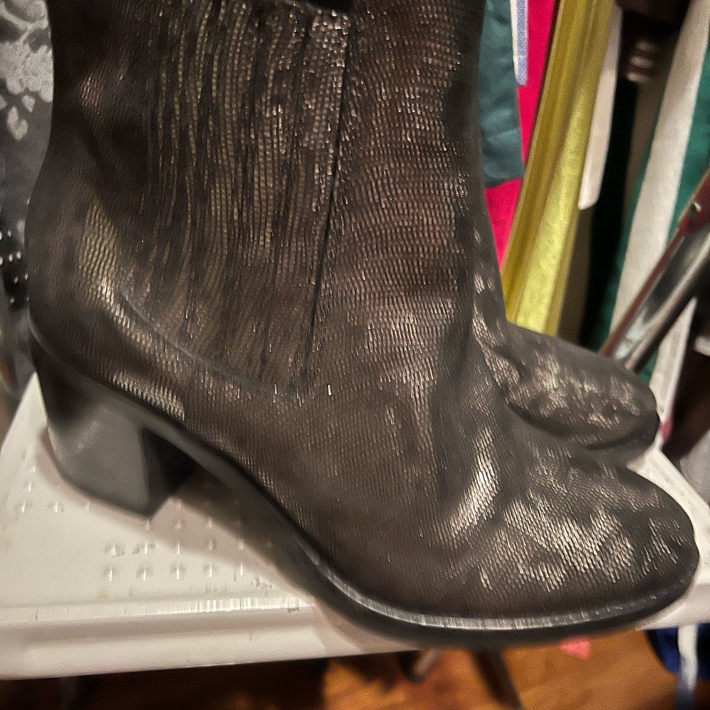 Black Heeled Boots with Textured Finish